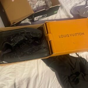 All black lvs Size 45